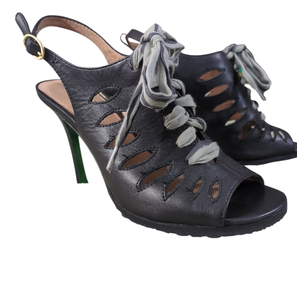 Donald J Pliner Elegant Black Leather Heels Size 6 1/2